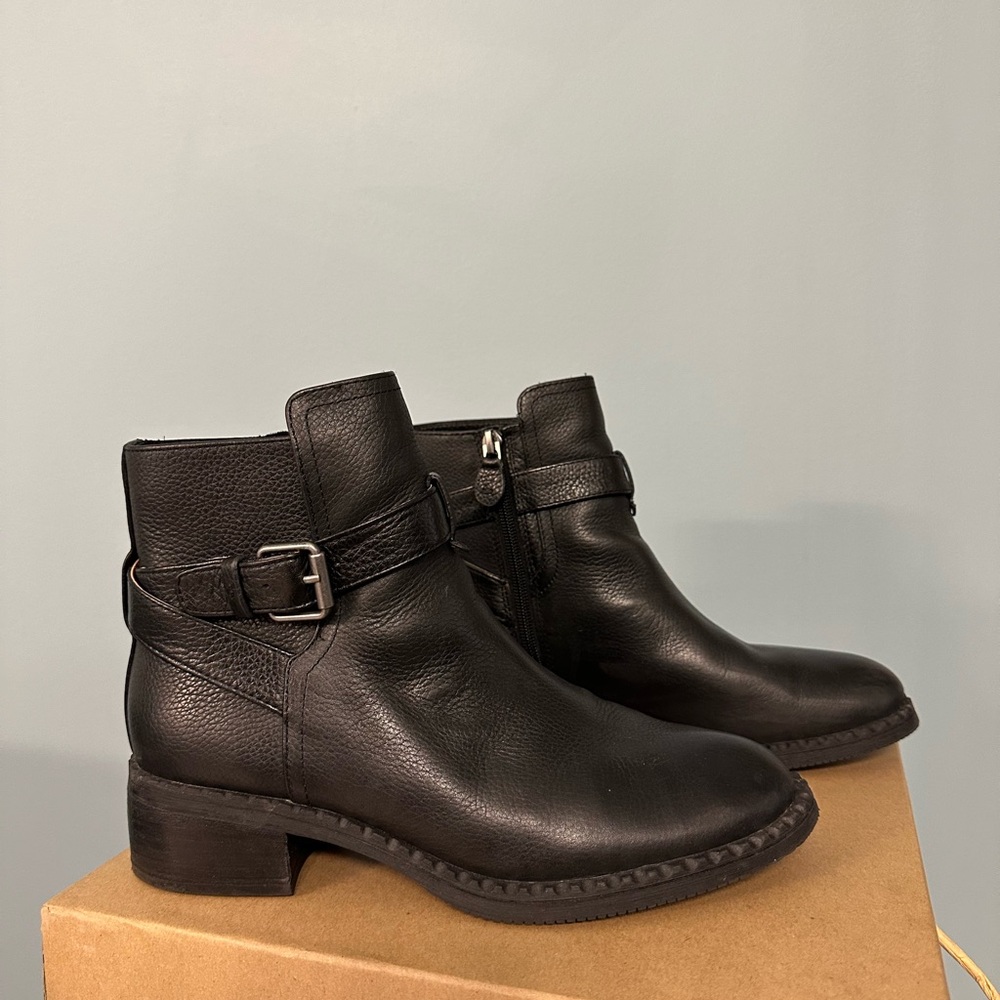 Gentle Souls black booties sz 8